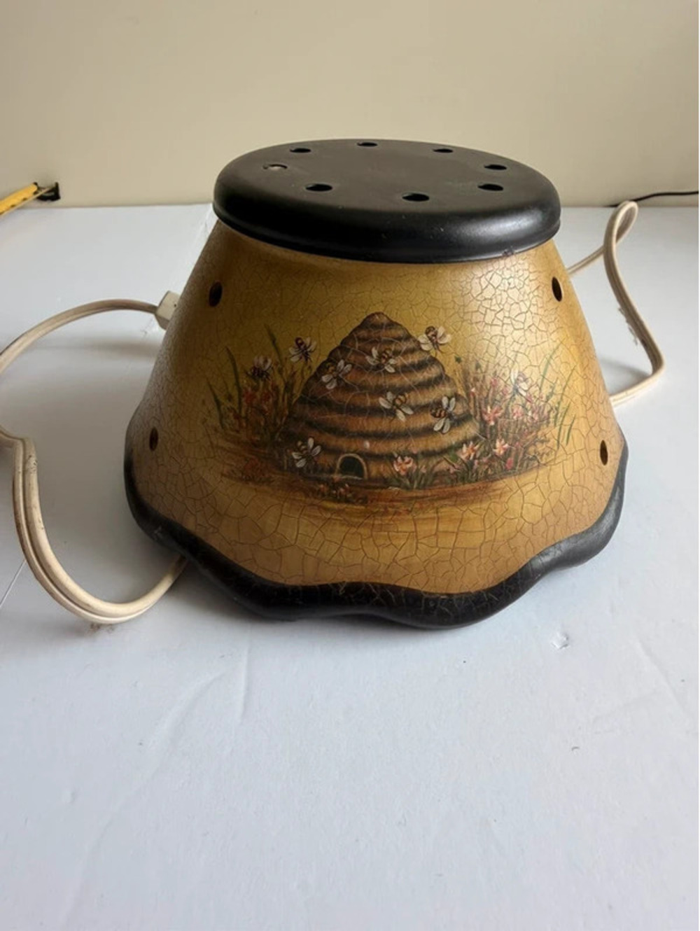Candle Warmers Etc Ceramic Skep Beehive Crackle Glaze Electric Lampshade